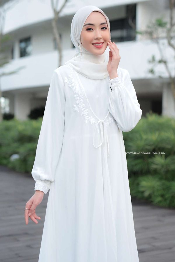 MEDEENA-ABAYA-MOMS-WHITE.1 MEDEENA-ABAYA-MOMS-WHITE.1