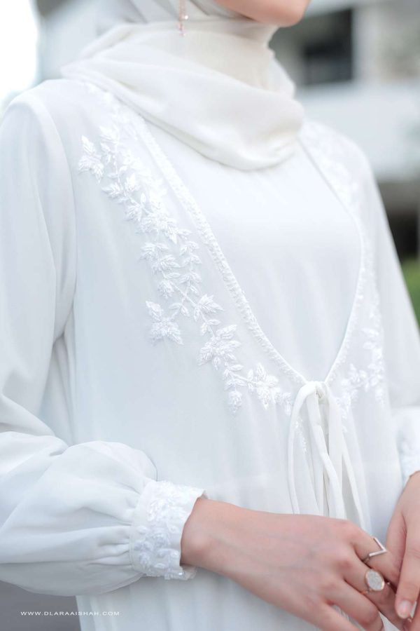 MEDEENA-ABAYA-MOMS-WHITE.2 MEDEENA-ABAYA-MOMS-WHITE.2