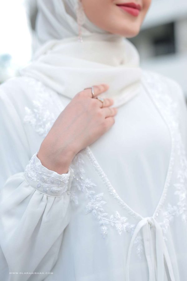 MEDEENA-ABAYA-MOMS-WHITE.3 MEDEENA-ABAYA-MOMS-WHITE.3