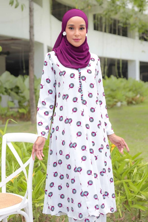 RAESHA.PEACOCK.WHITE.3 RAESHA.PEACOCK.WHITE.3