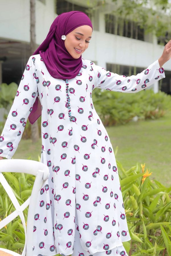 RAESHA.PEACOCK.WHITE.4 RAESHA.PEACOCK.WHITE.4