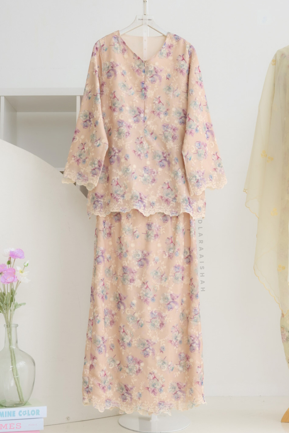 suri-nude-4 suri-nude-4