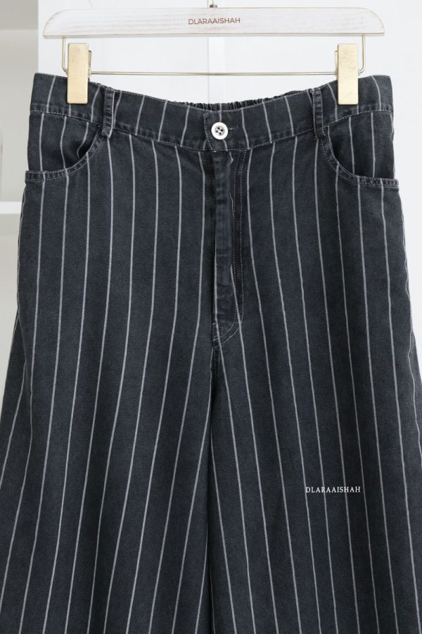 VIVIANJEANS.BLACK.1