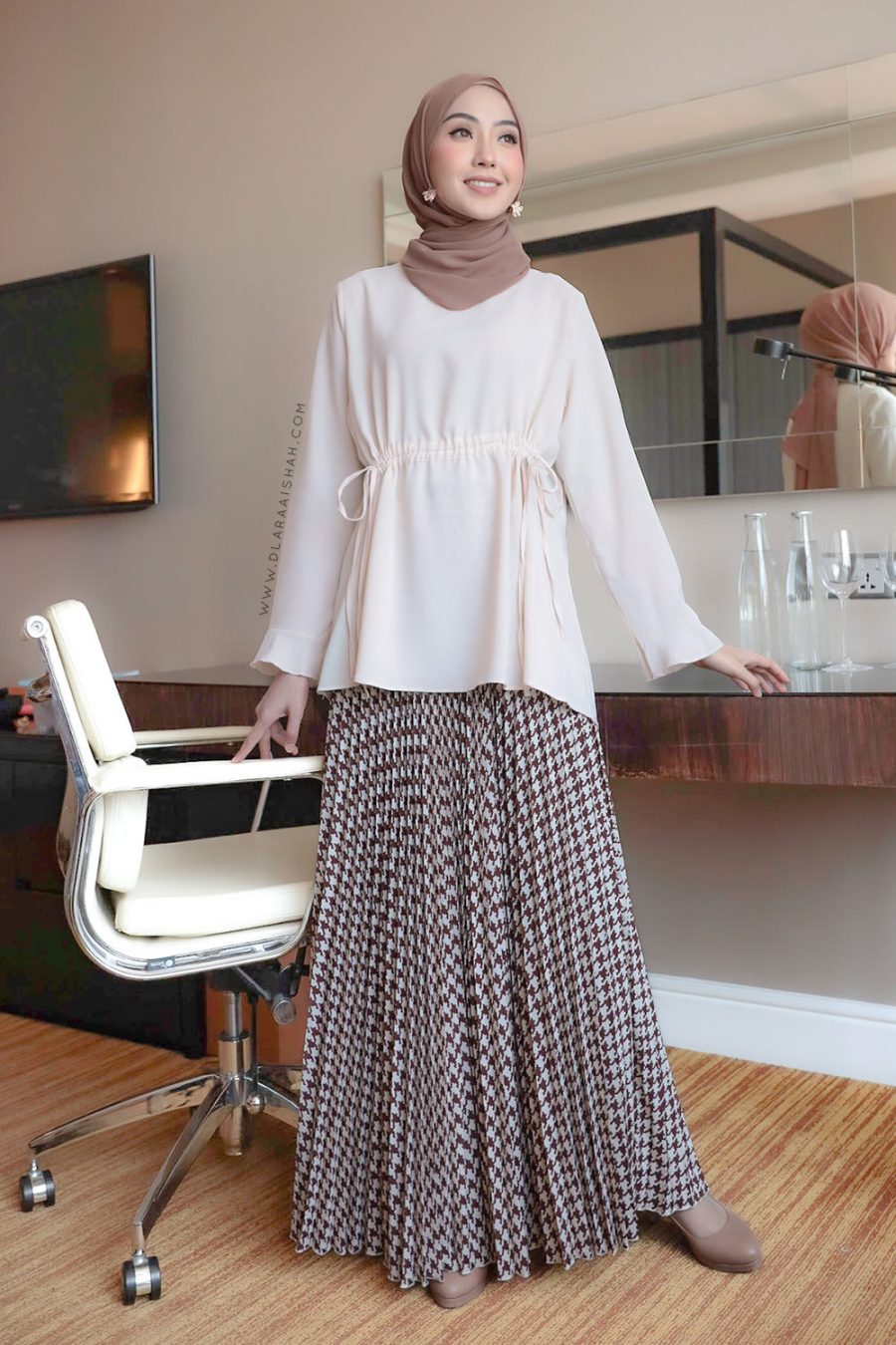 CHECKED PLEATED SKIRT - NUDE BROWN